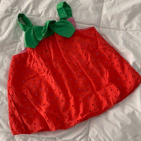 Gymboree strawberry tank & shorts set - Picture 3 of 14